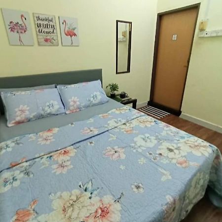 Roomstay Kuala Nerus Gated Parking - 6M To Beach & 15M To Drawbridge Kuala Terengganu Exteriör bild