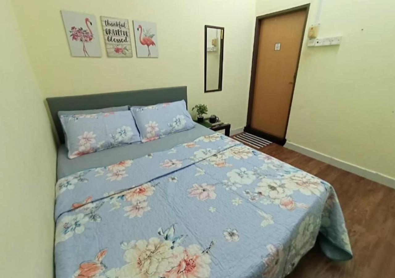 Roomstay Kuala Nerus Gated Parking - 6M To Beach & 15M To Drawbridge Kuala Terengganu Exteriör bild