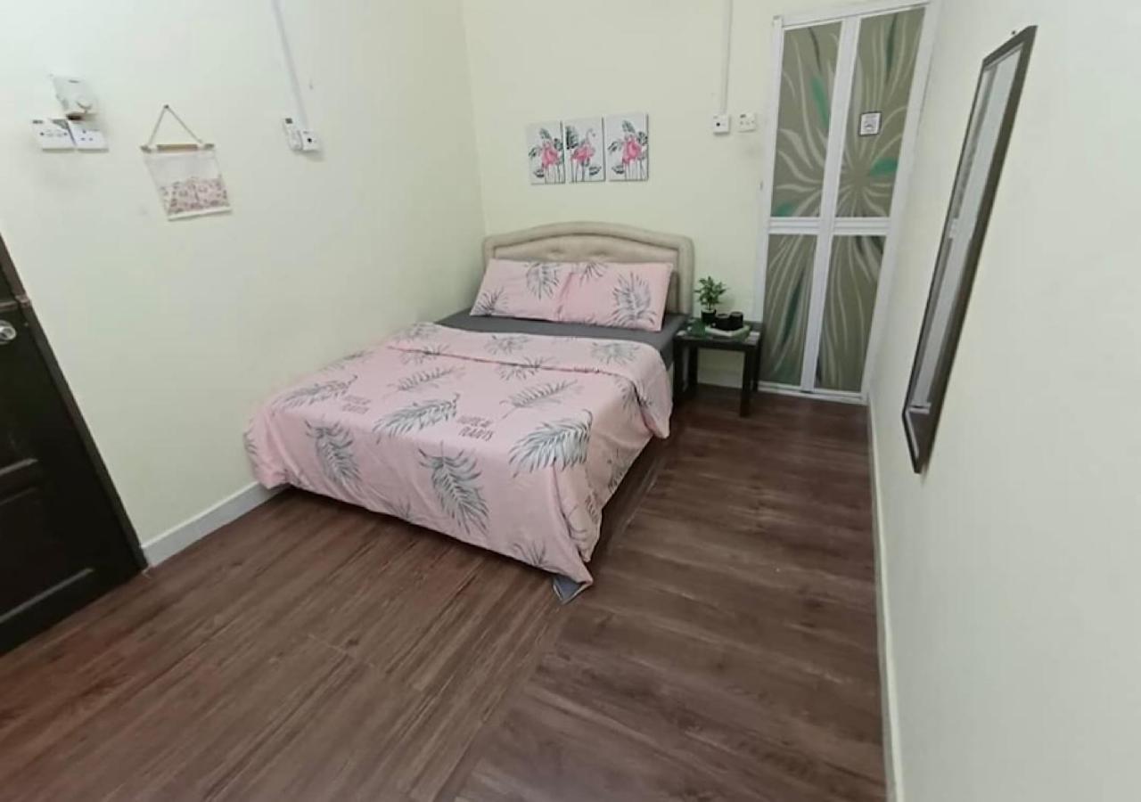 Roomstay Kuala Nerus Gated Parking - 6M To Beach & 15M To Drawbridge Kuala Terengganu Exteriör bild